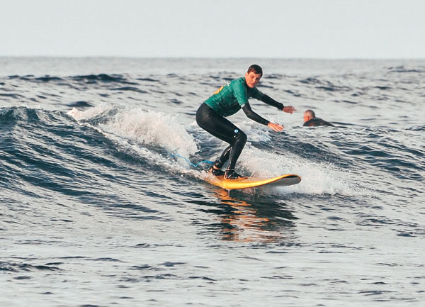 Das Surfcamp bietet Kurse von Anfänger bis fortgeschrittene Surfer